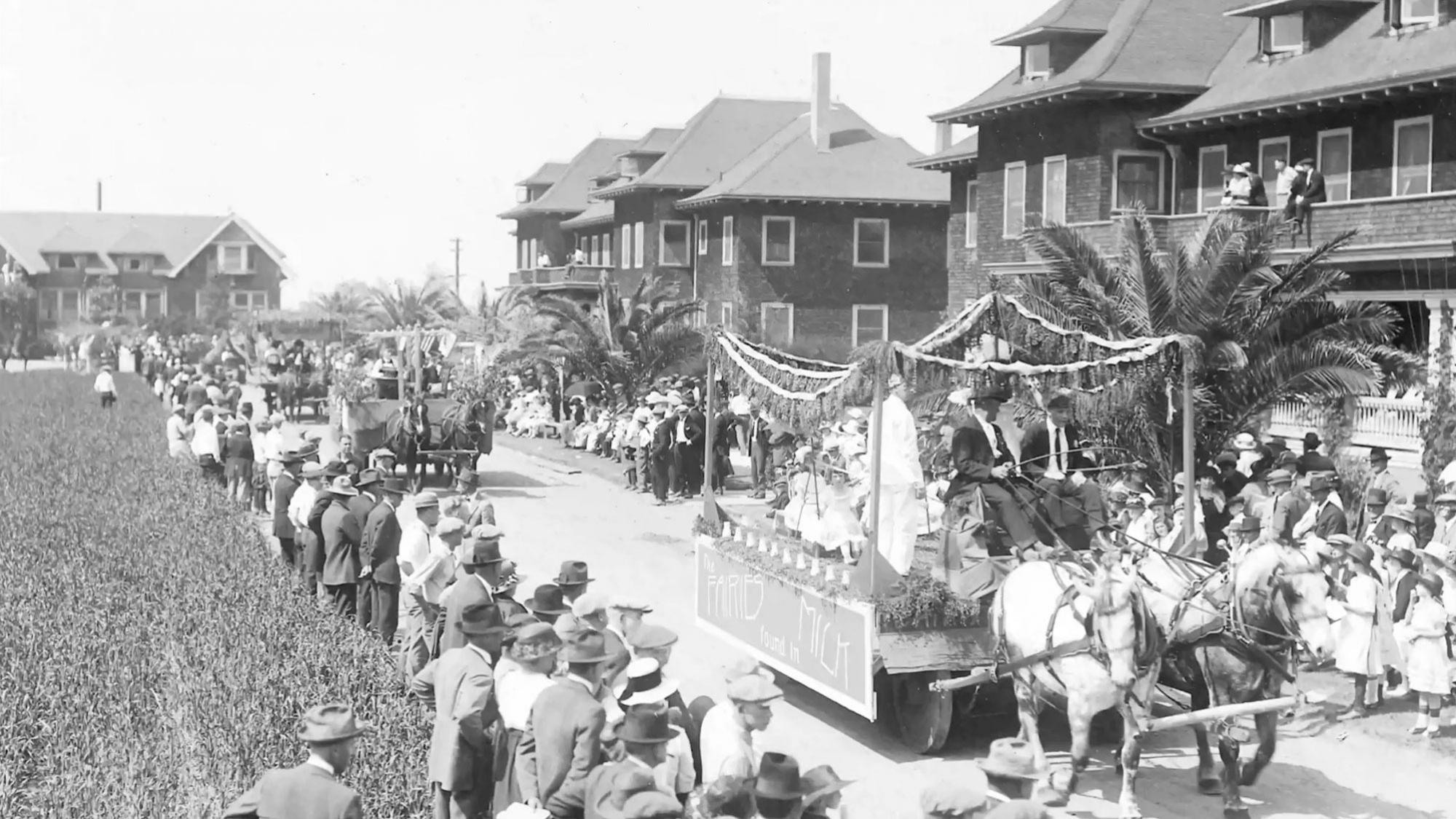 A scene of a 澳门六合彩开奖结果走势图 Picnic Day parade circa the turn of the 20th century