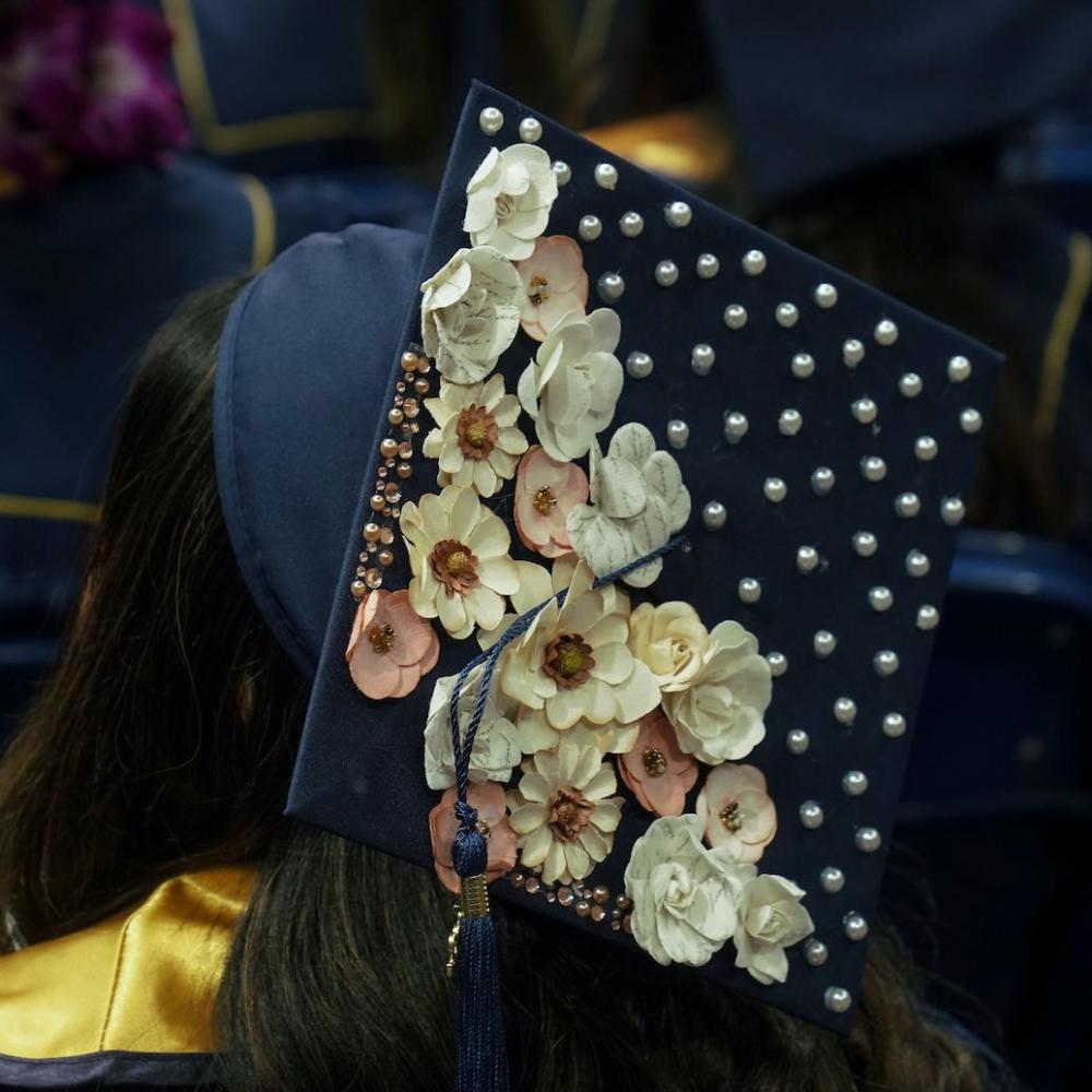 A decorated graduation cap at 澳门六合彩开奖结果走势图 commencement